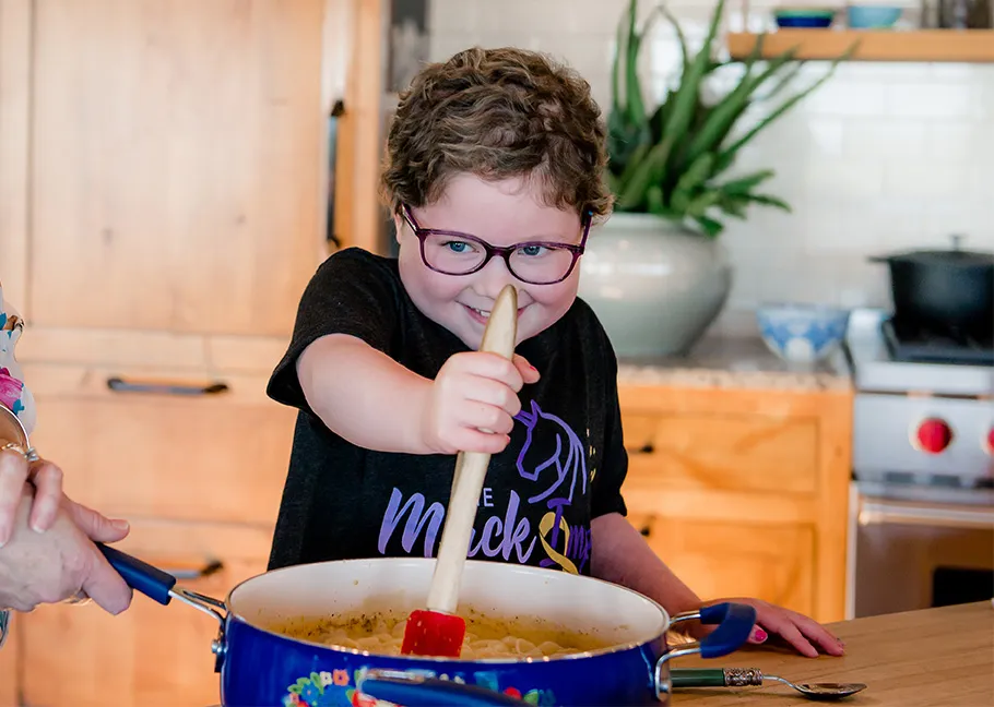 Tiny Chef Meets Her Hero